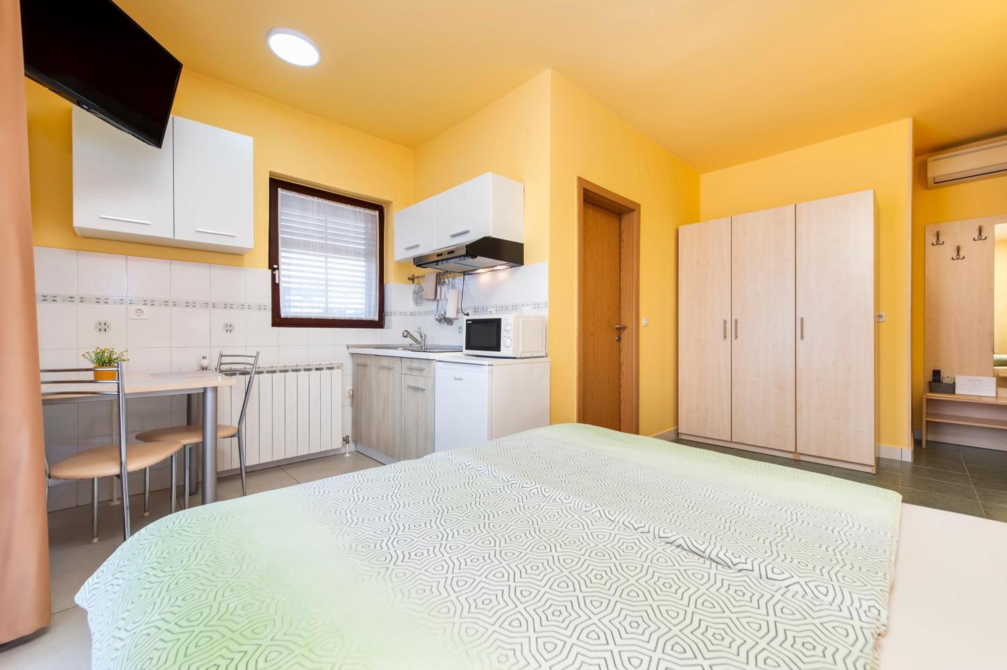 Apartments Erik B&B Adults Only Rovinj Bagian luar foto