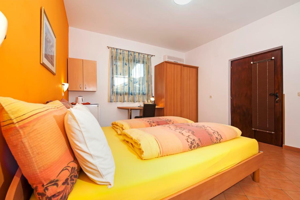 Apartments Erik B&B Adults Only Rovinj Bagian luar foto